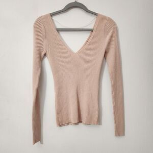 Cozy H&M Dusty Pink Ribbed Knit Sweater Minimalist V-Neck Soft & Stretchy Small